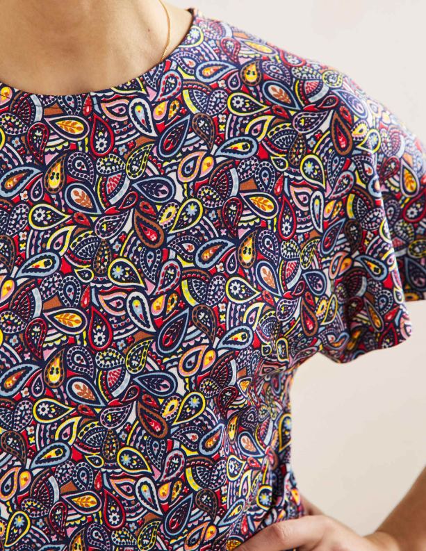 Jersey jurk met fladdermouwen Boden X8VRNV2403 kleding vrouwen marineblauwe paisley blush